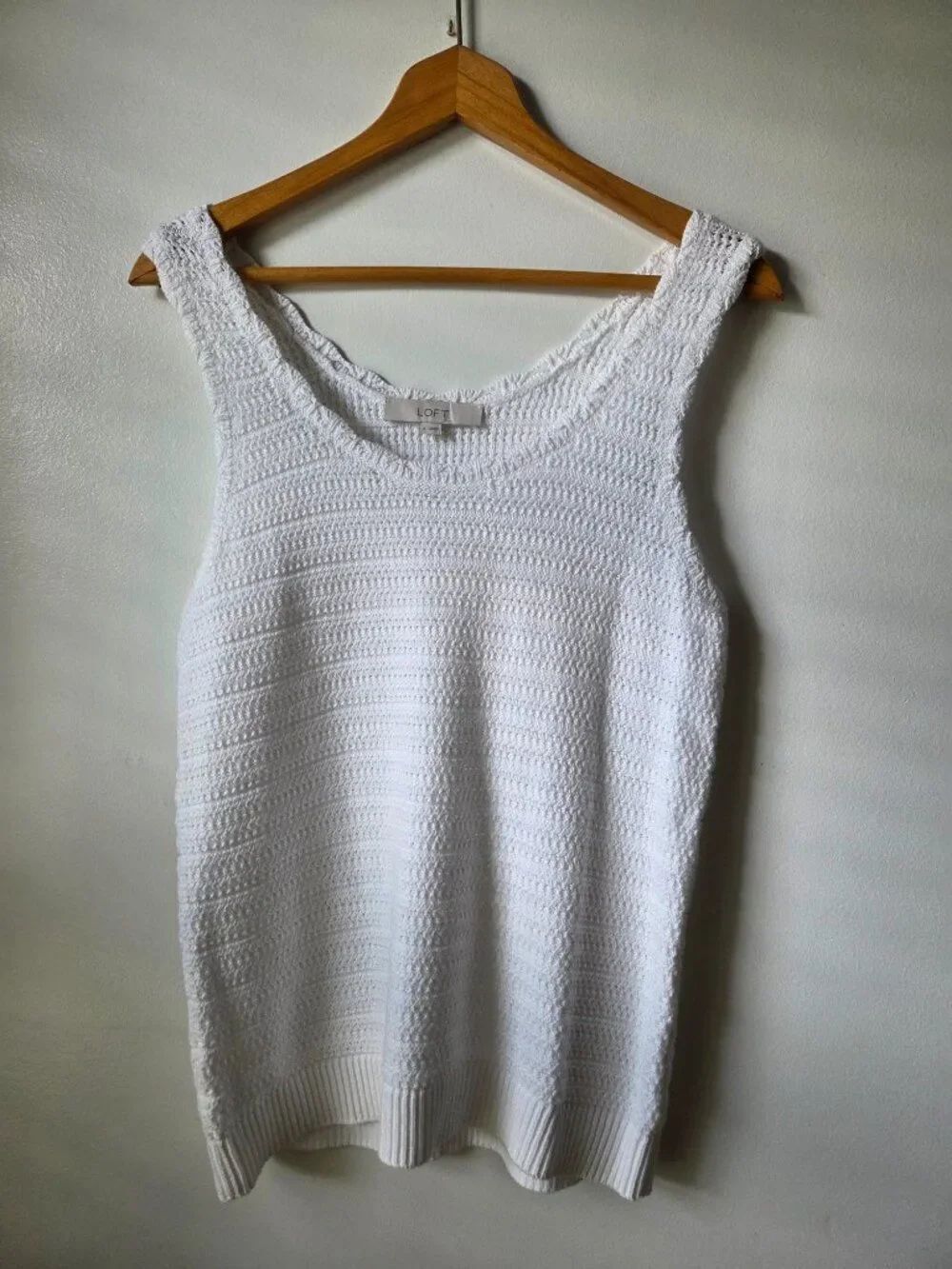 LIKE NEW LOFT WHITE CROCHET TANK TOP SIZE SMALL